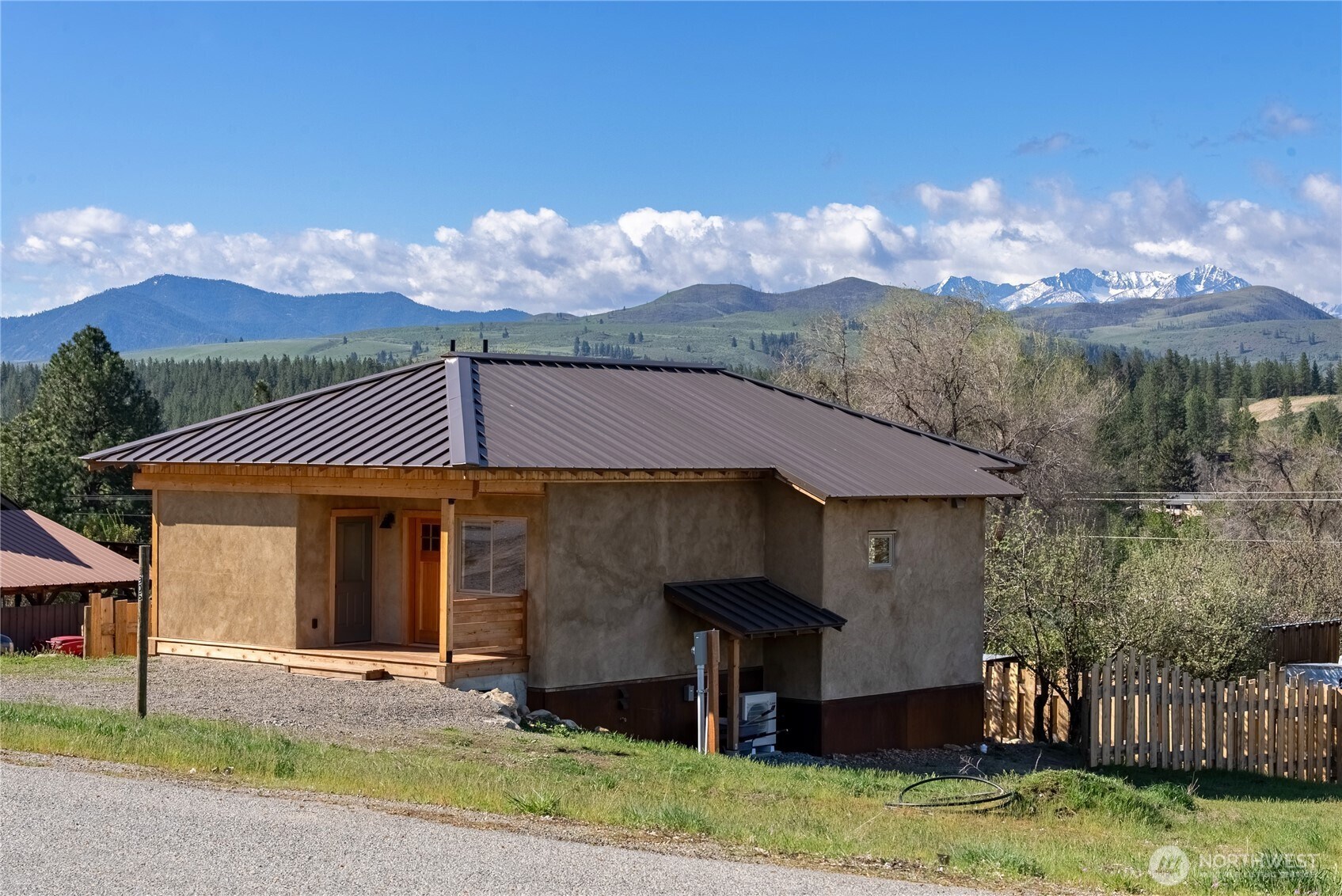 906 Lince Avenue, Winthrop, WA 98862