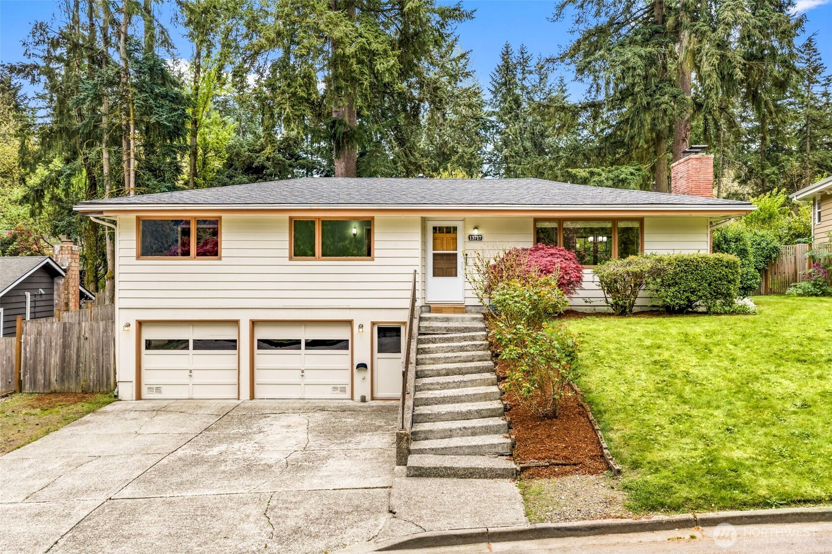 13717 NE 70th Place, Redmond, WA 98052