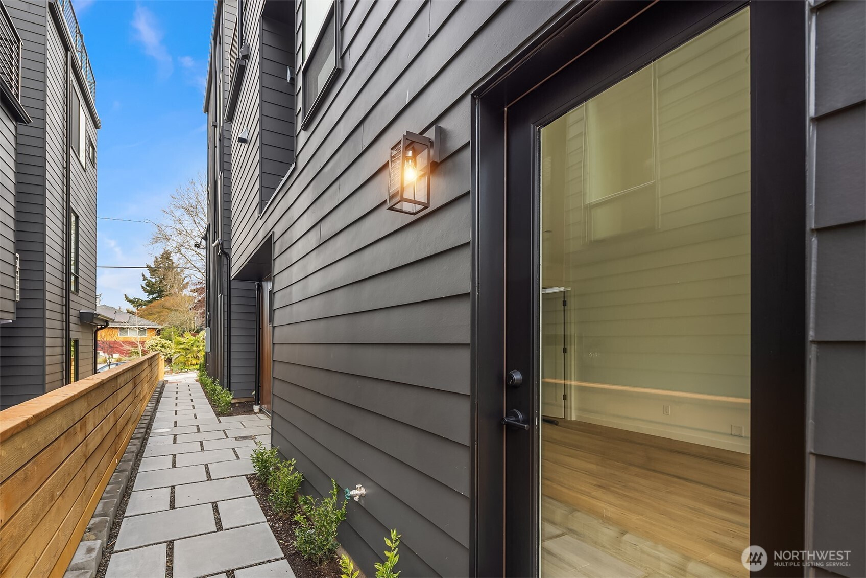 333 NW 47th Street, Seattle, WA 98107