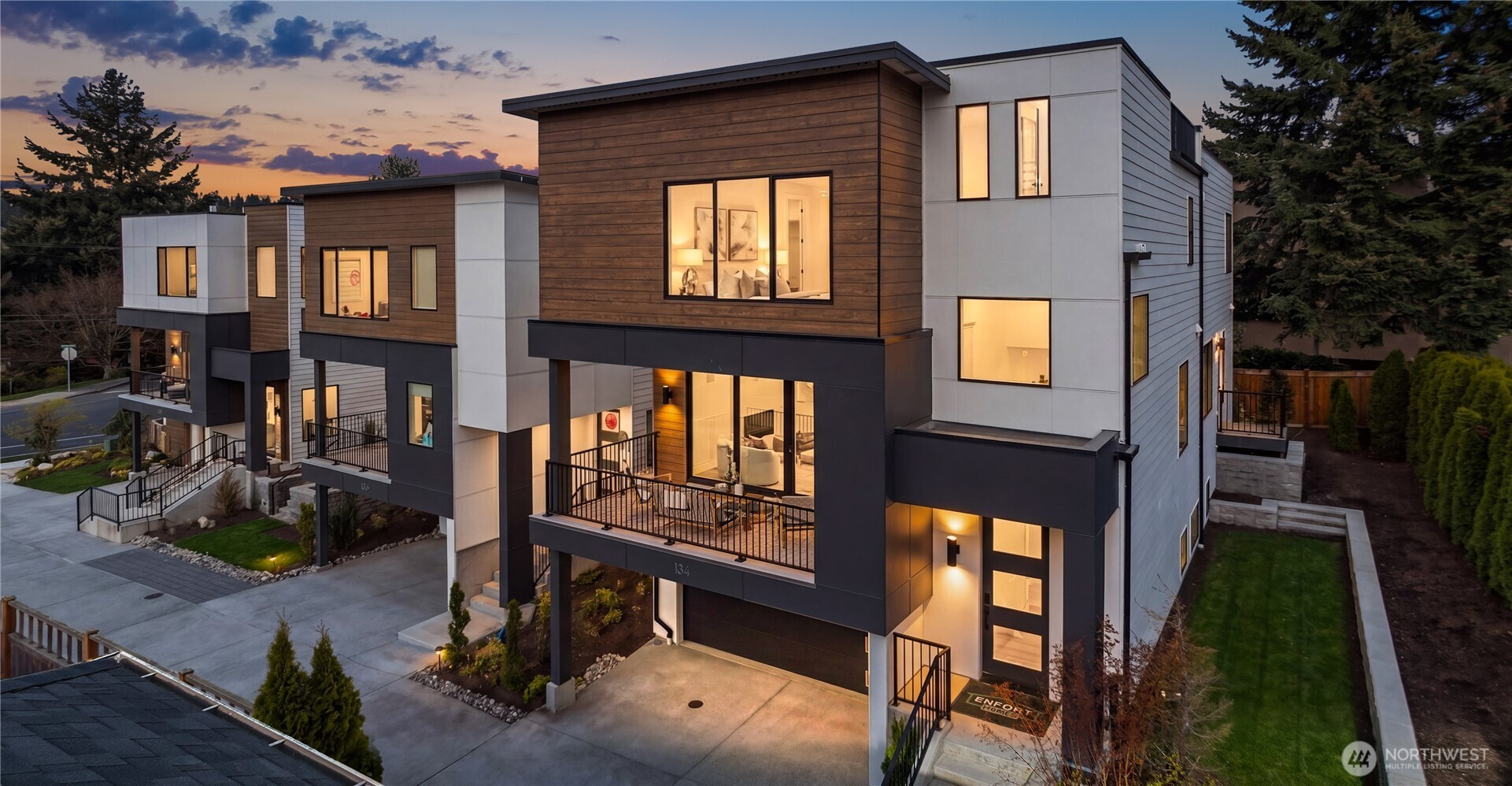 134 8th Ct, Kirkland, WA 98033