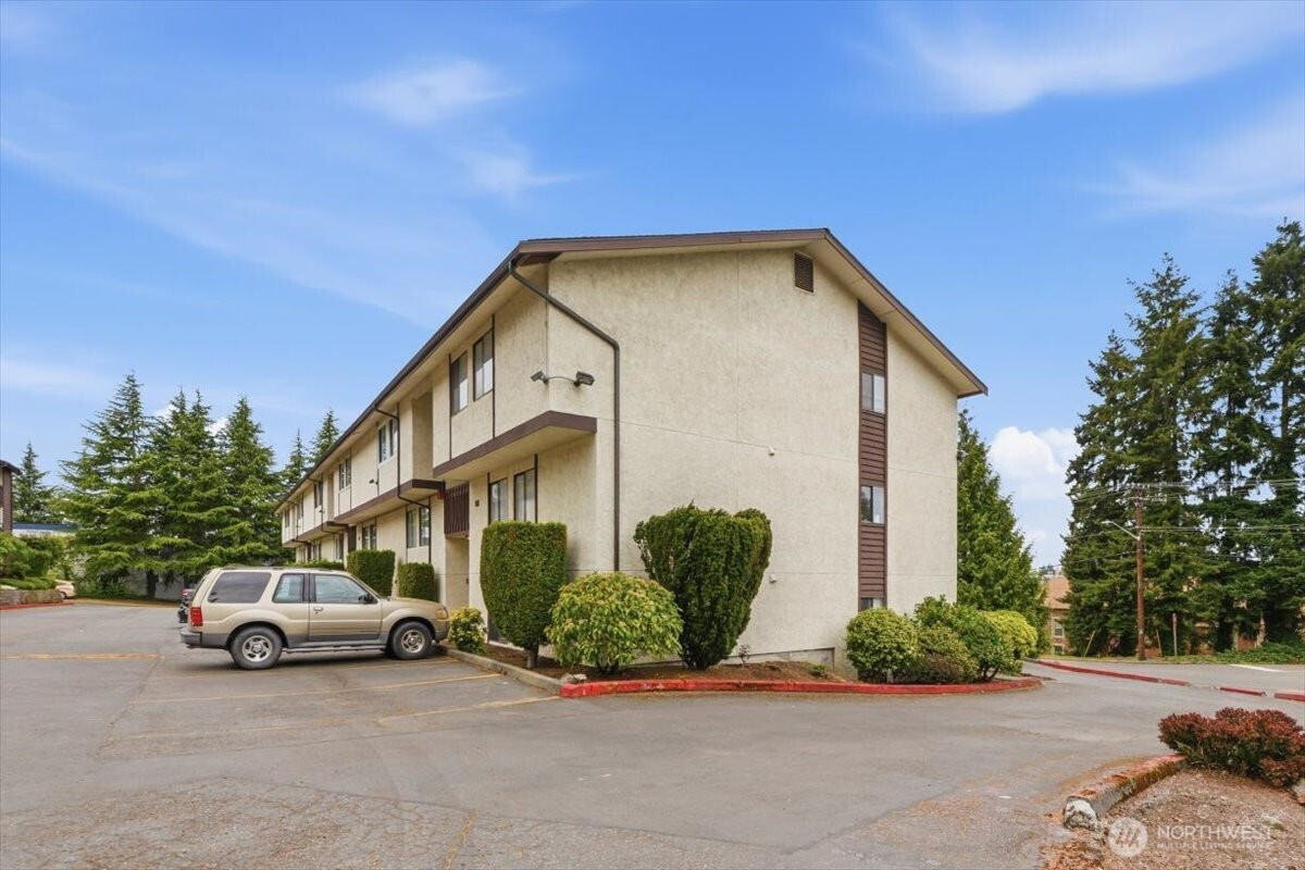 3515 S 160th Street, SeaTac, WA 98188