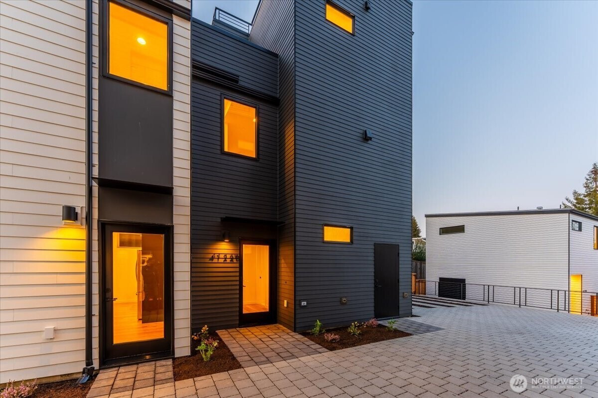 4122 B Burke Avenue N, Seattle, WA 98103