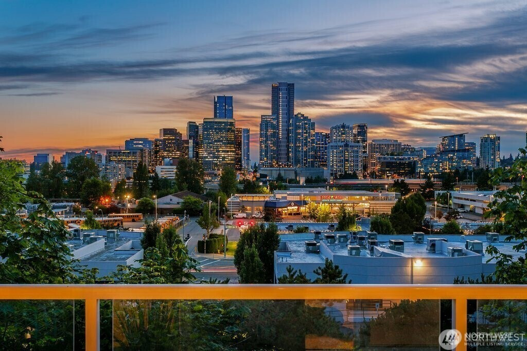 701 122nd Avenue NE, Bellevue, WA 98005