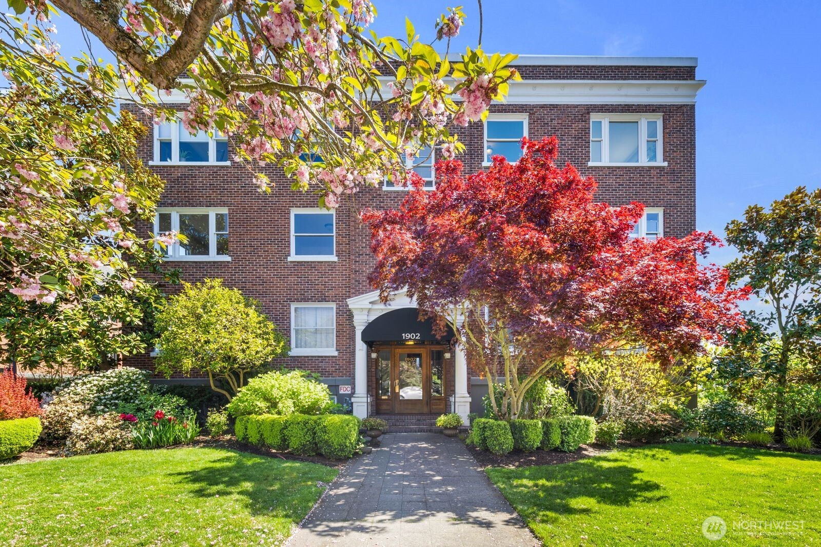 1902 Bigelow Avenue N, Seattle, WA 98109