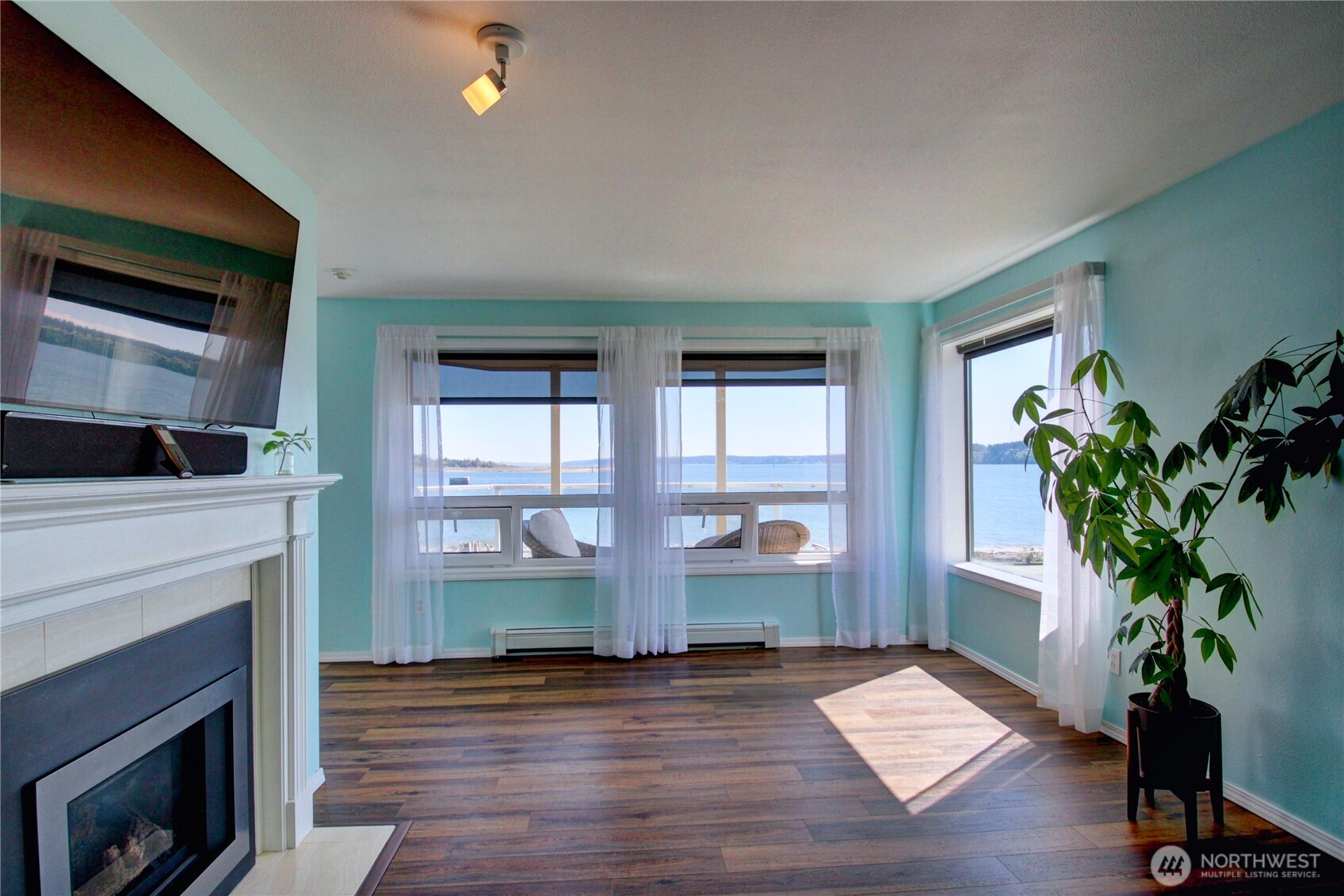 747 SE Bayshore Drive, Oak Harbor, WA 98277
