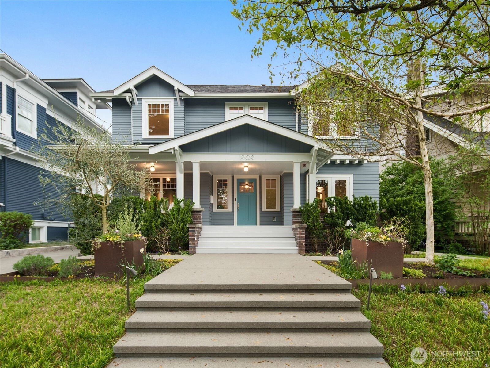 1909 4th Avenue N, Seattle, WA 98109