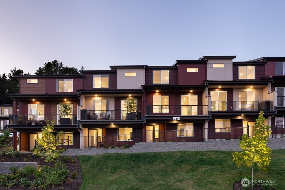 13205 NE 127th Way, Kirkland, WA 98034