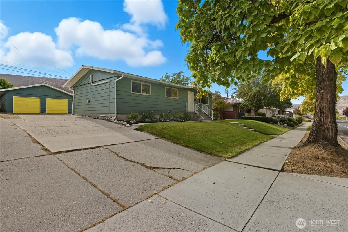 1025 River Drive, Coulee Dam, WA 99116