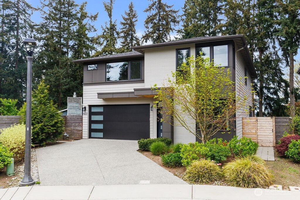 15021 73rd Court NE, Kenmore, WA 98028