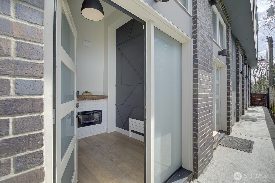 908 N 46th Street, Seattle, WA 98103