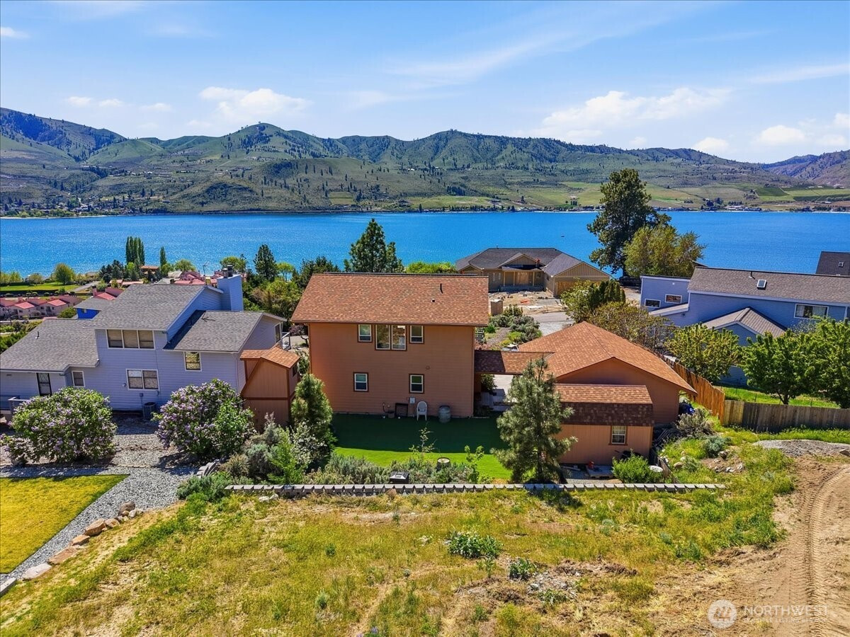 211 Riviera Drive, Chelan, WA 98816