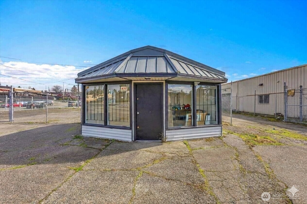 9808 17th Avenue SW, Seattle, WA 98106