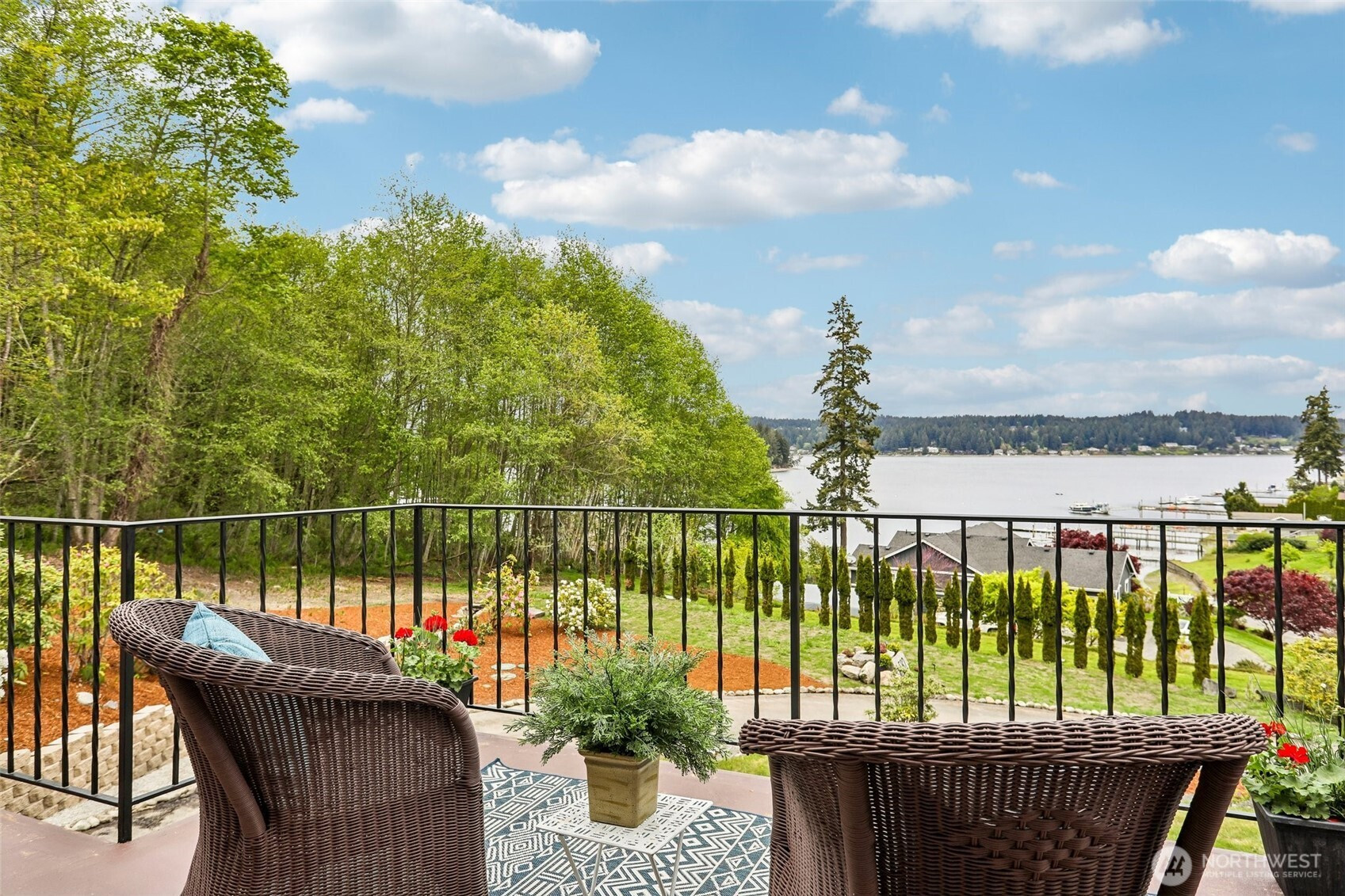 582 North Shore Blvd, Fox Island, WA 98333