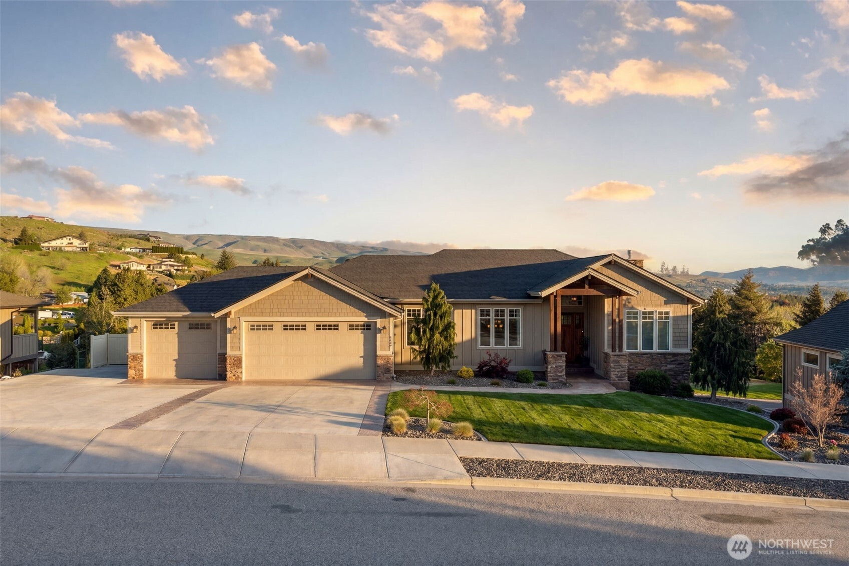 850 Autumn Crest Drive, Wenatchee, WA 98801