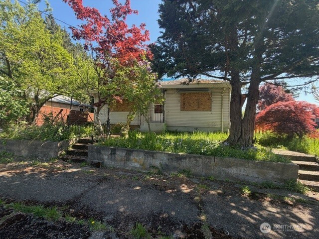 1110 N Rainier Avenue, Bremerton, WA 98312