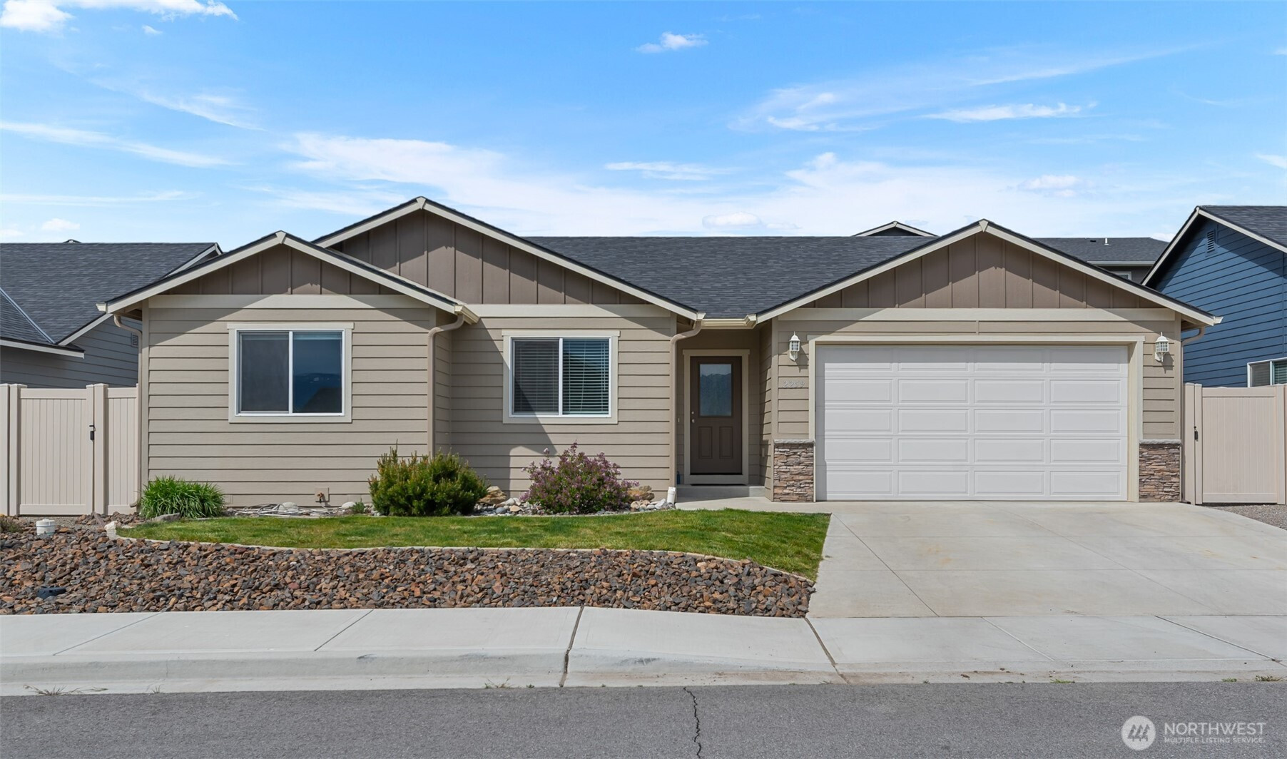 2259 S Mysical Loop, East Wenatchee, WA 98802