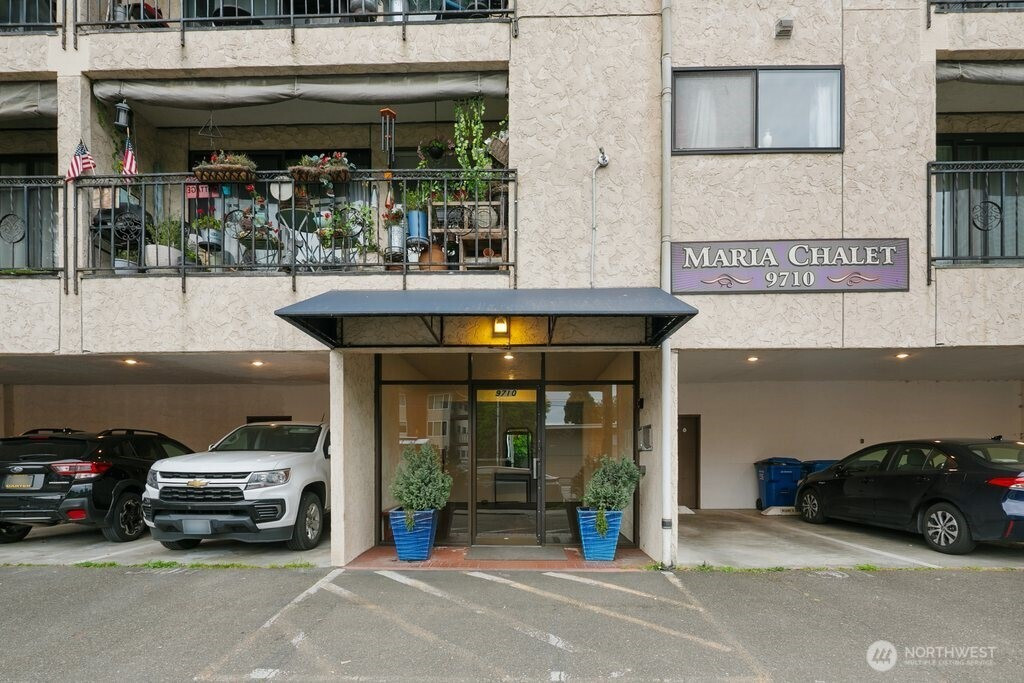 9710 Greenwood Avenue N, Seattle, WA 98103