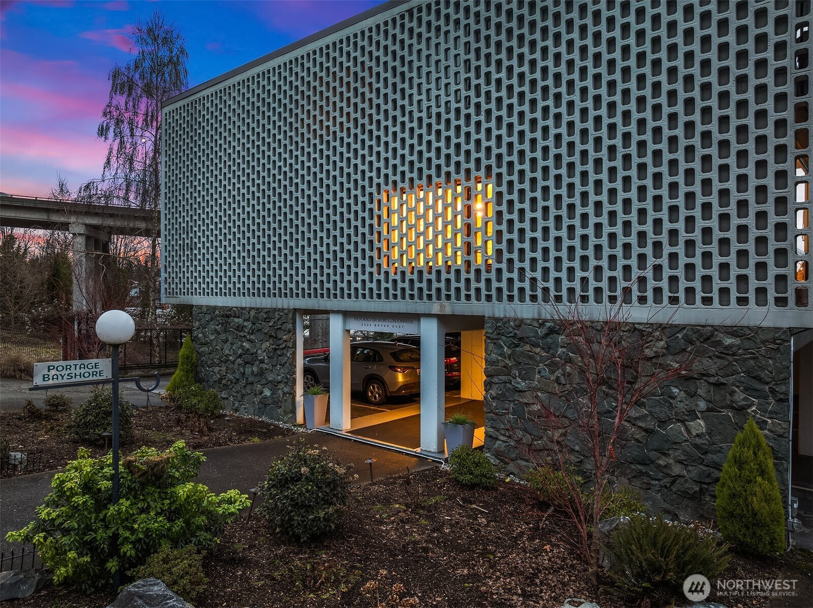 2524 Boyer Avenue E, Seattle, WA 98102