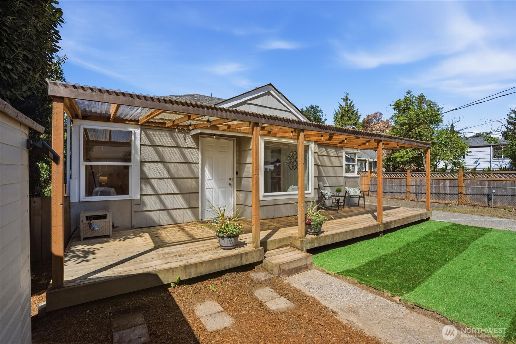 1329 N Cambrian Avenue, Bremerton, WA 98312