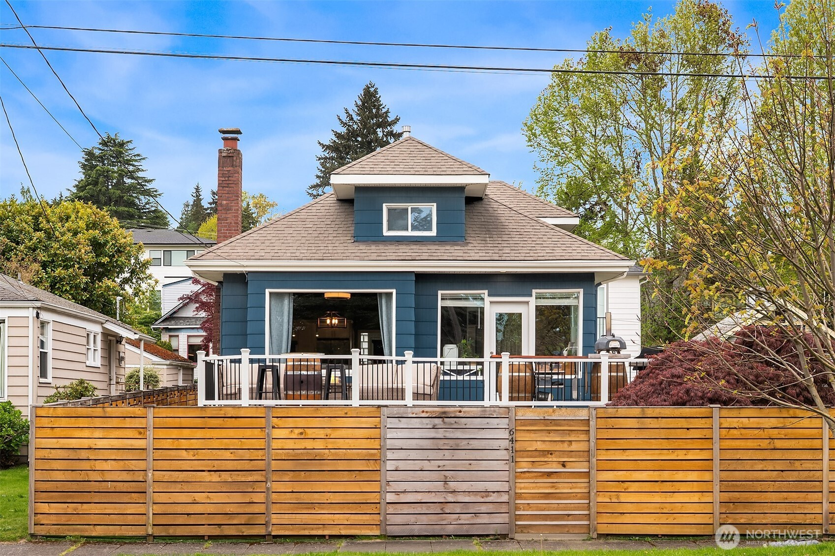 6411 WOODLAND Place N, Seattle, WA 98103