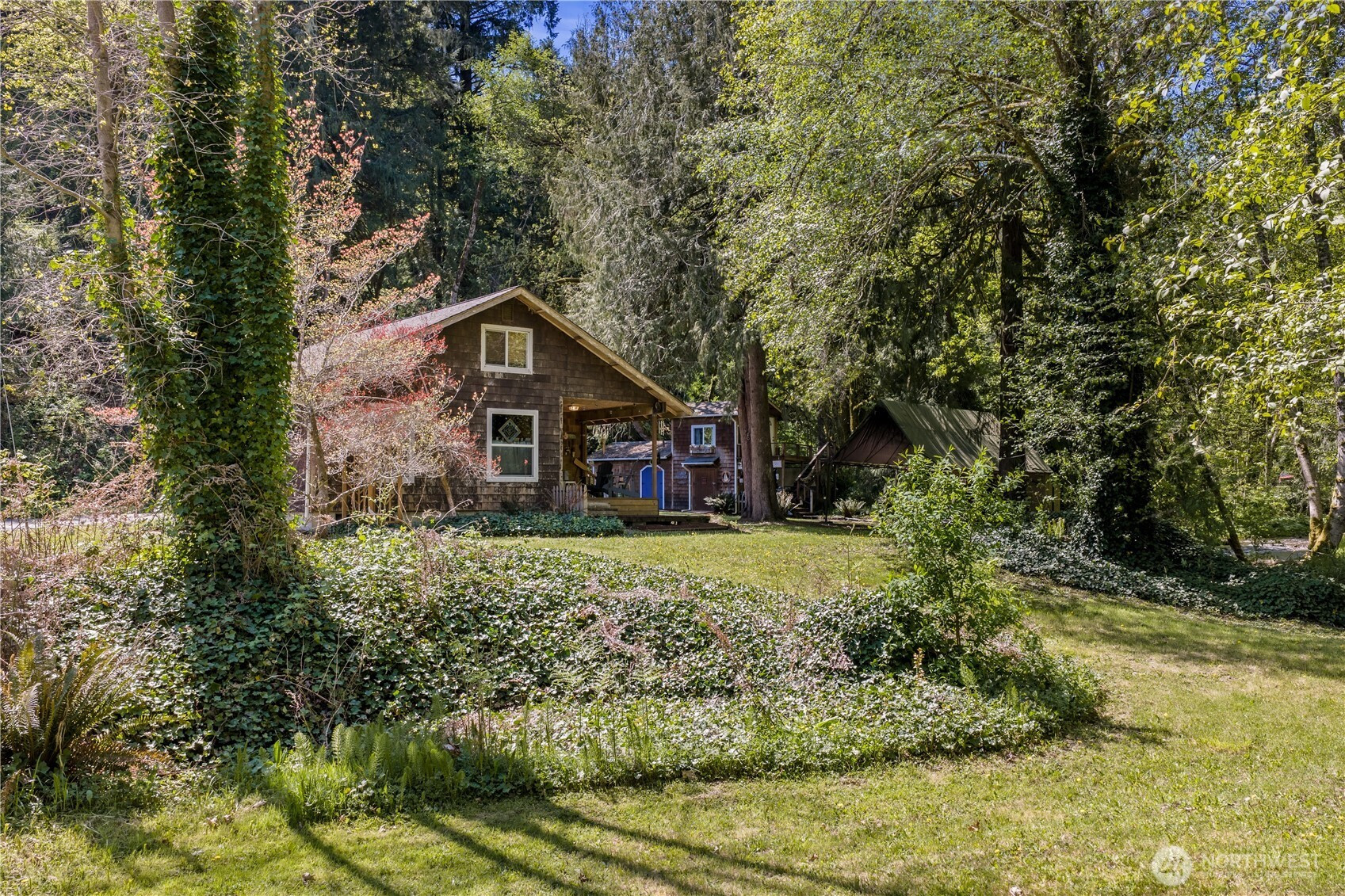 400 N Finch Creek Road, Hoodsport, WA 98548