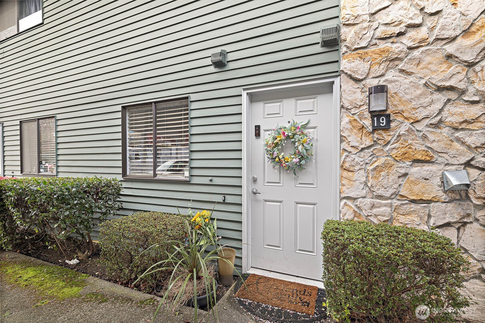 1040 S 320th Street, Federal Way, WA 98003
