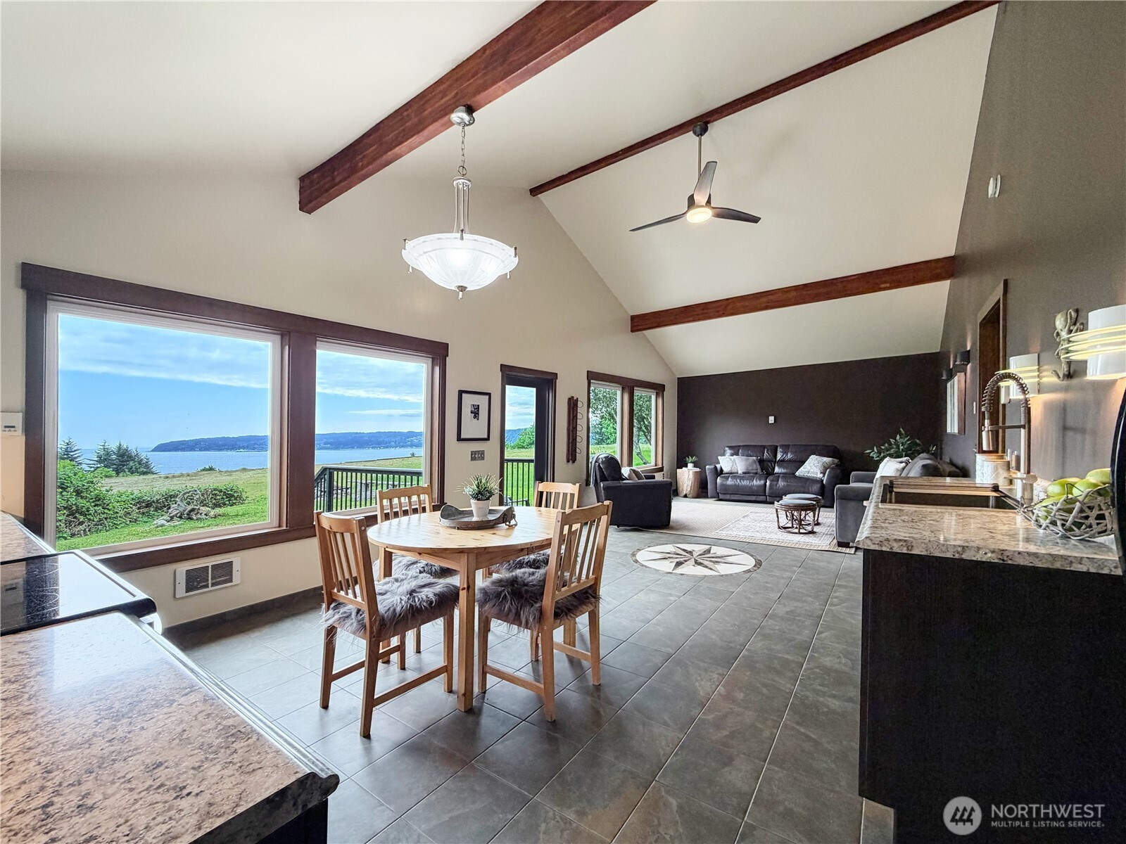 17 B Whidbey Island Drive, Hat Island, WA 98206