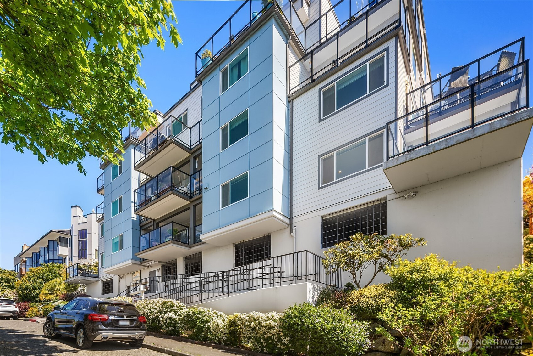 2040 13th Avenue W, Seattle, WA 98119