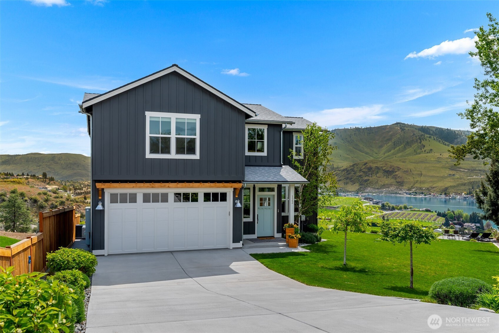 122 Lookout Way, Chelan, WA 98816