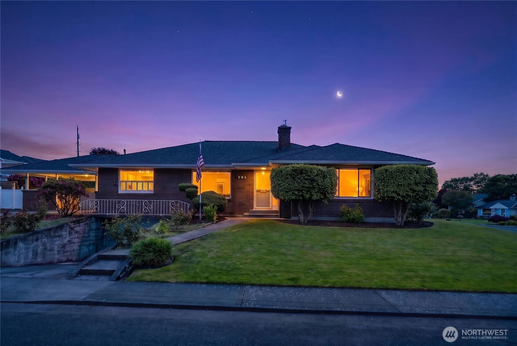901 Rucker Avenue, Everett, WA 98201