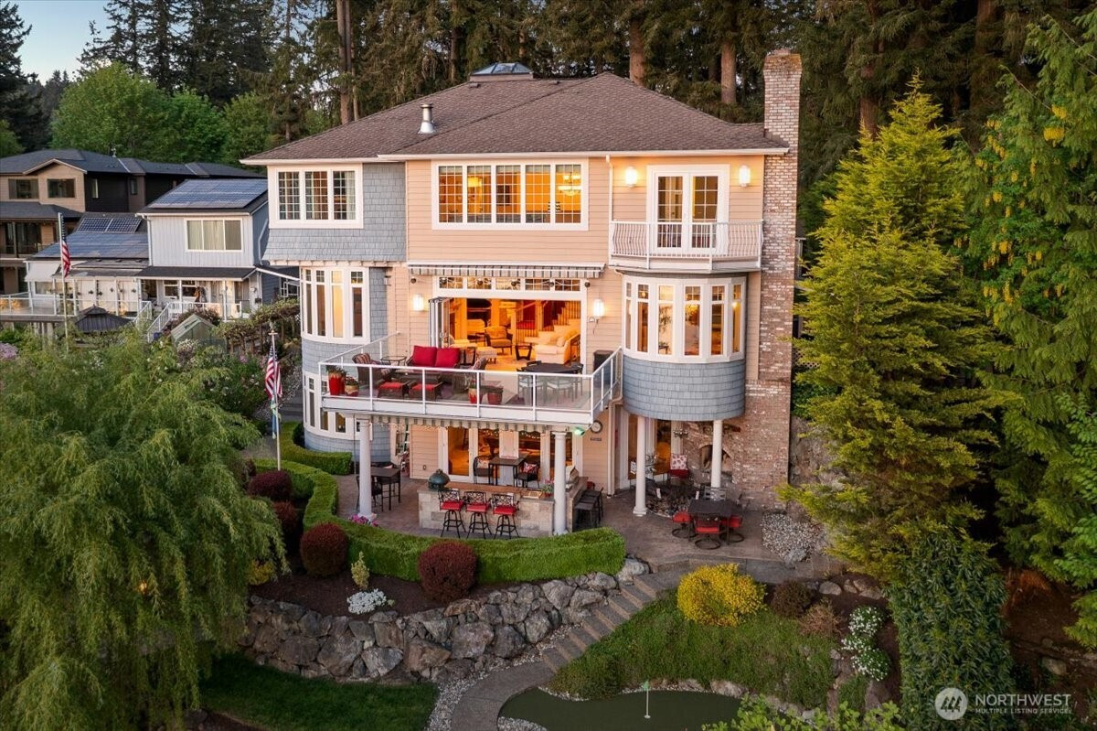 17319 191st Avenue NE, Woodinville, WA 98072