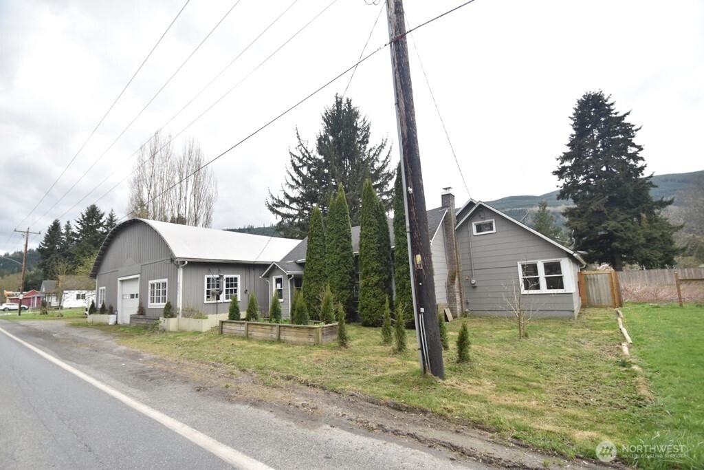 2071 Valley Highway, Deming, WA 98244