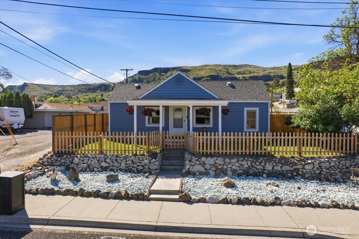 311 Federal Avenue, Grand Coulee, WA 99133