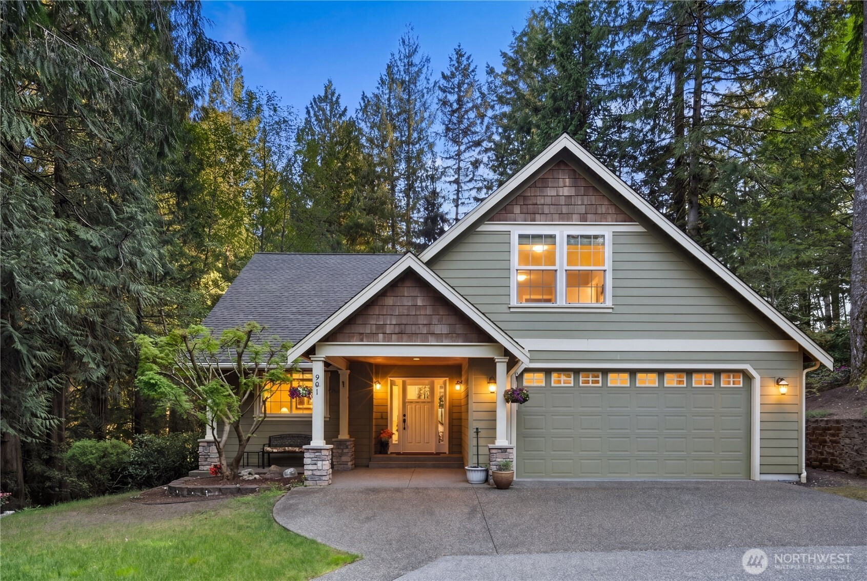 981 E Lakeshore Dr, Allyn, WA 98524