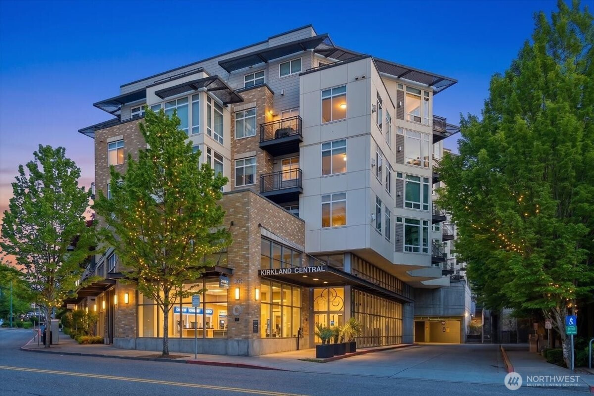 211 Kirkland Avenue, Kirkland, WA 98033