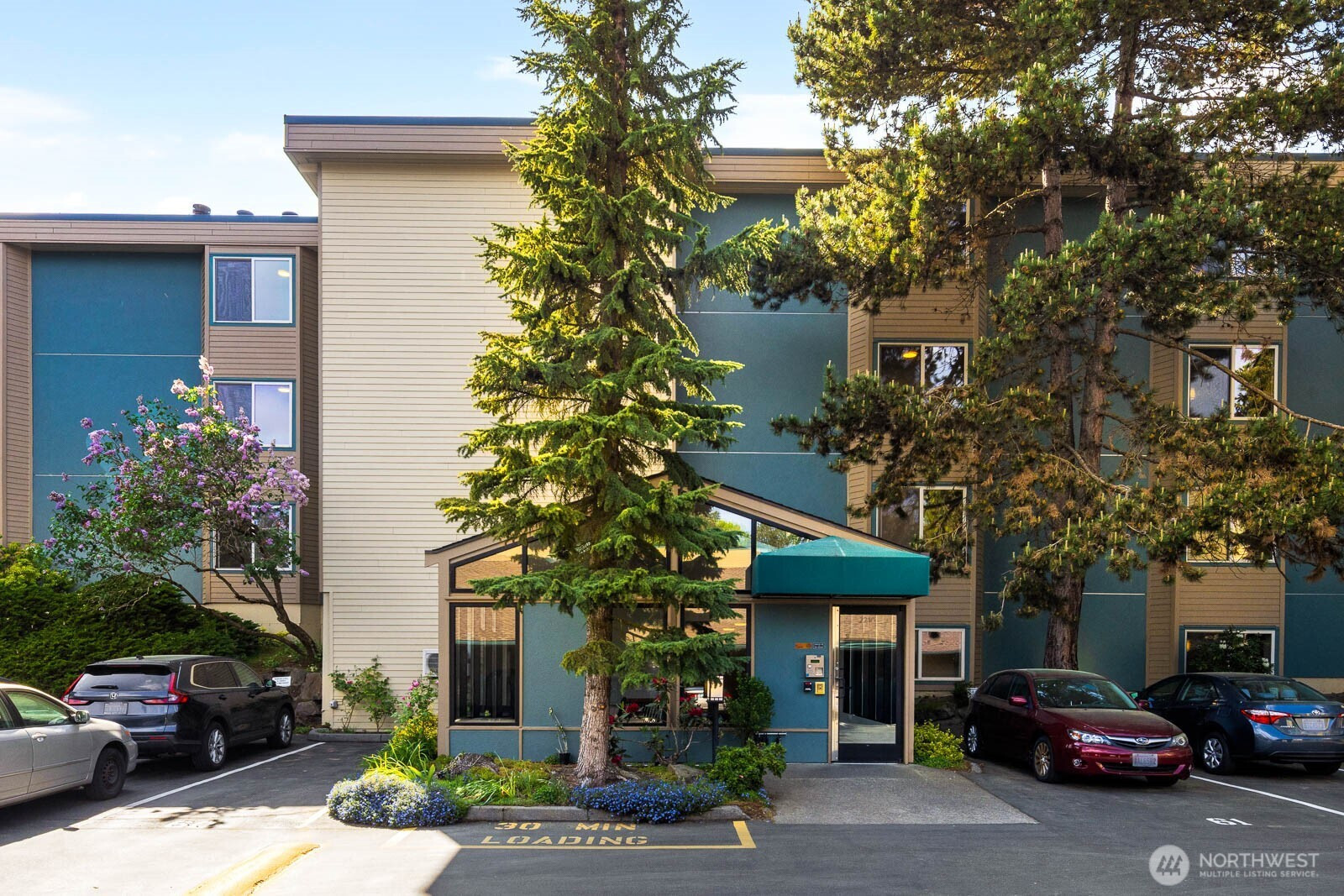 2210 NE 92nd St, Seattle, WA 98115