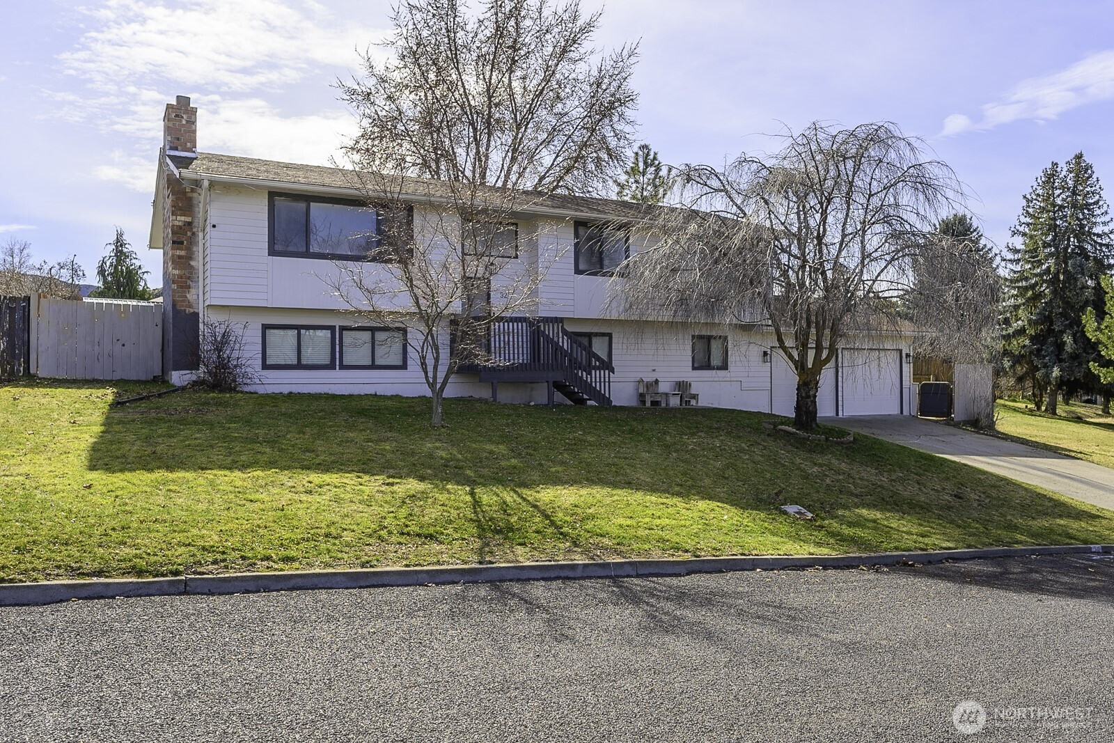 32 Diamond Street, Electric City, WA 99123