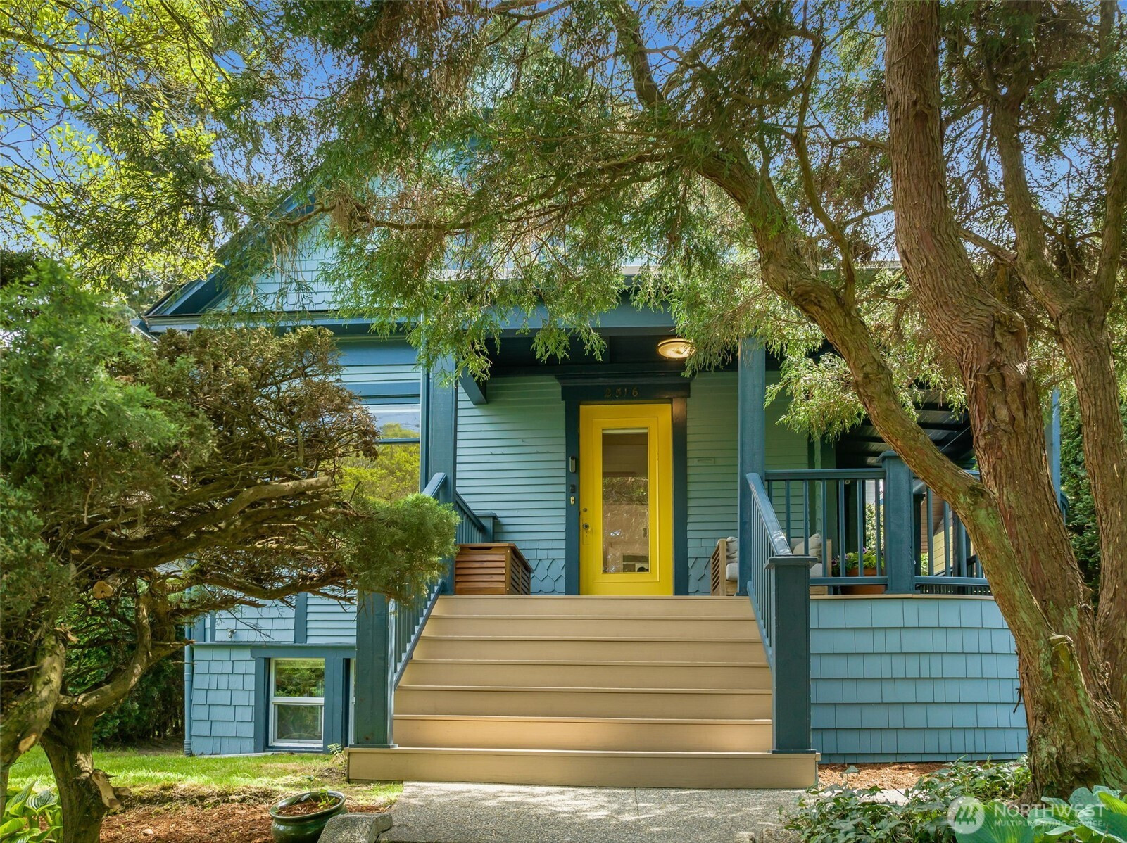2516 3rd Avenue W, Seattle, WA 98119