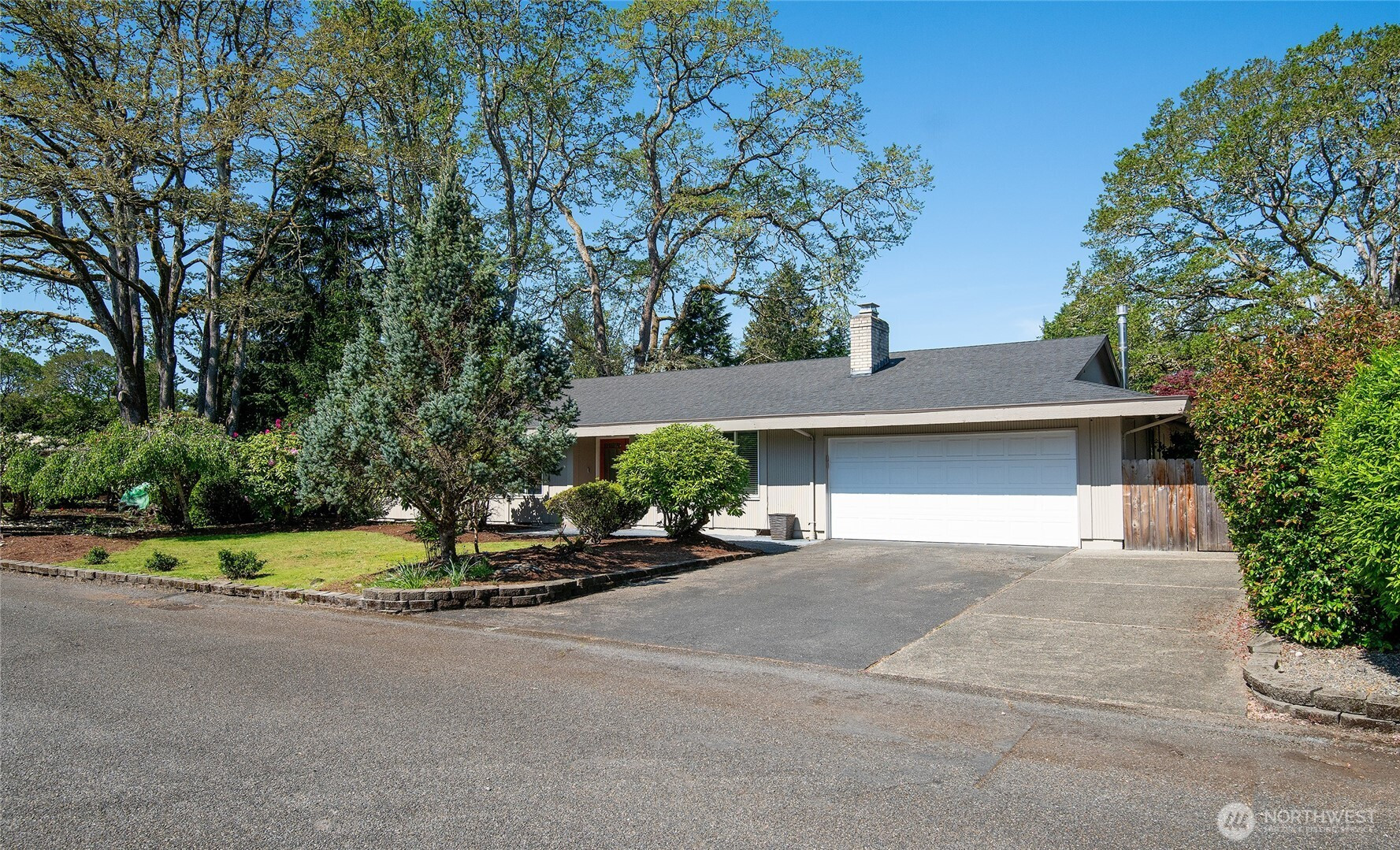 8001 Sapphire Drive SW, Lakewood, WA 98498