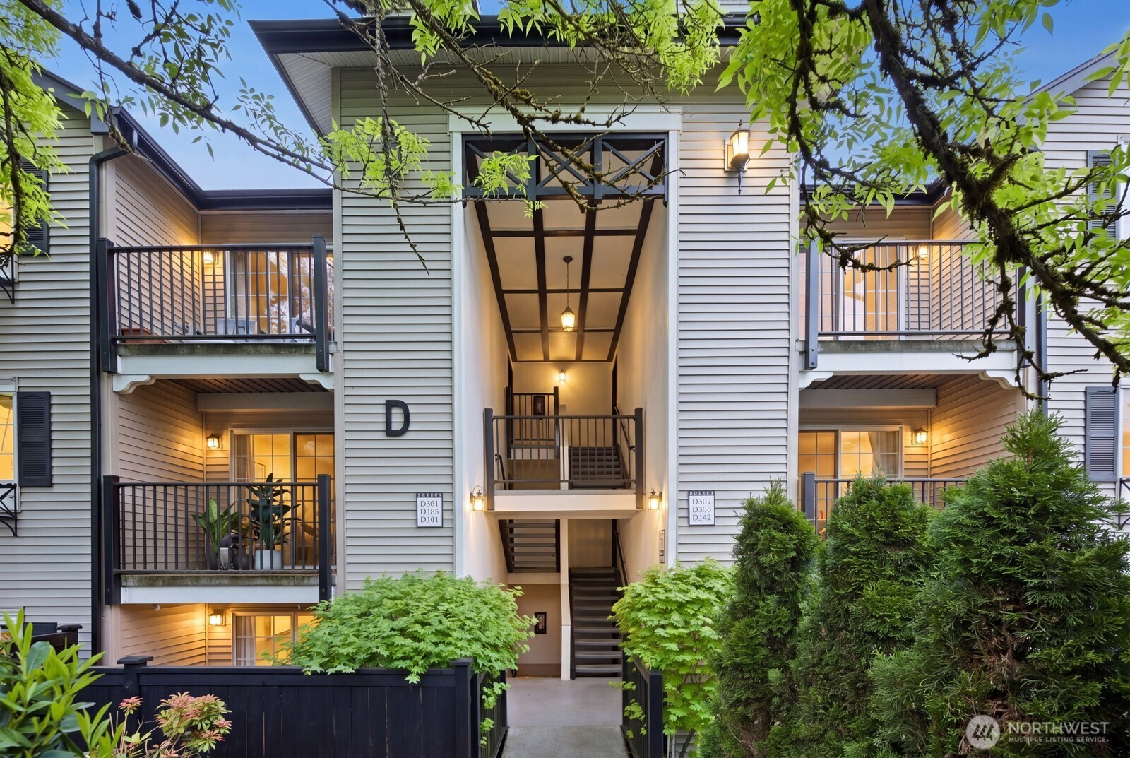 215 9th Street, Kirkland, WA 98033