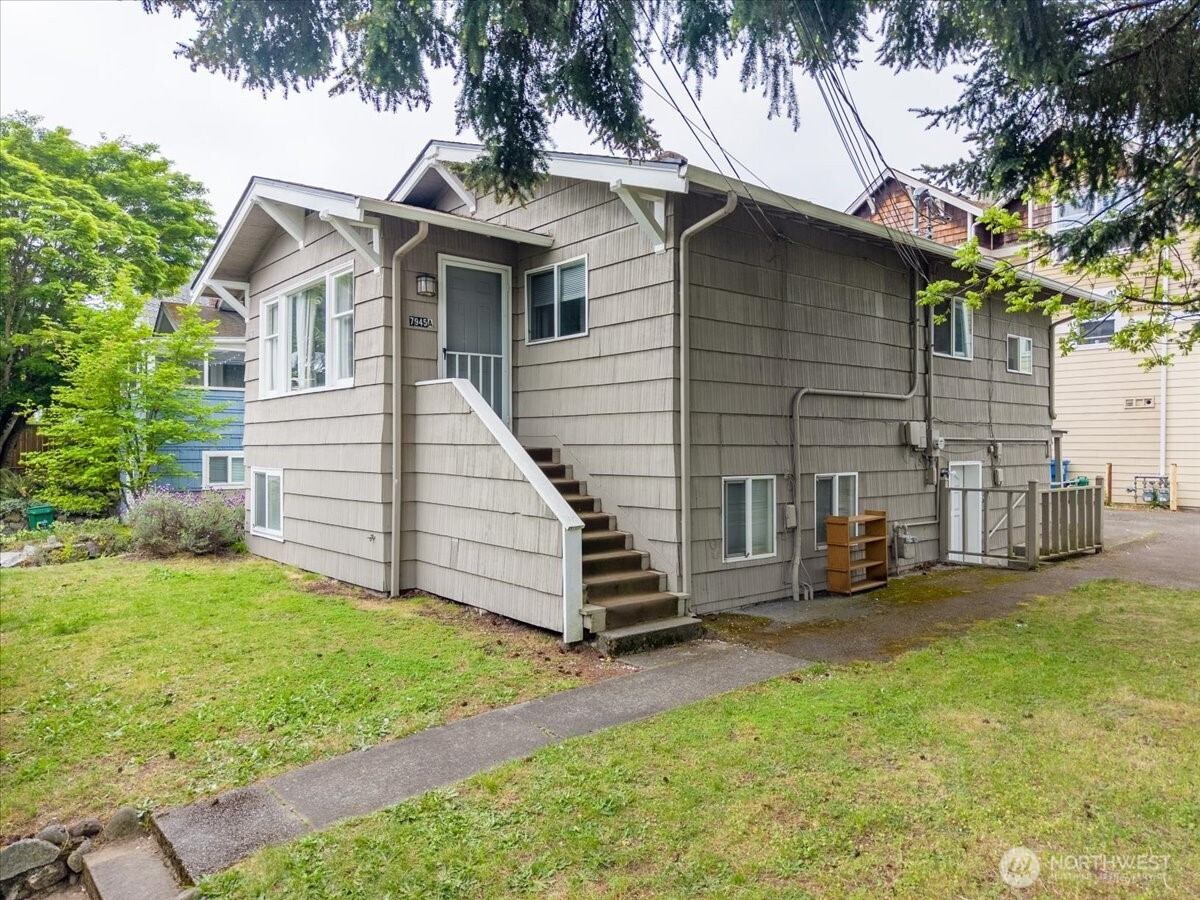 7945 9th Avenue SW, Seattle, WA 98106