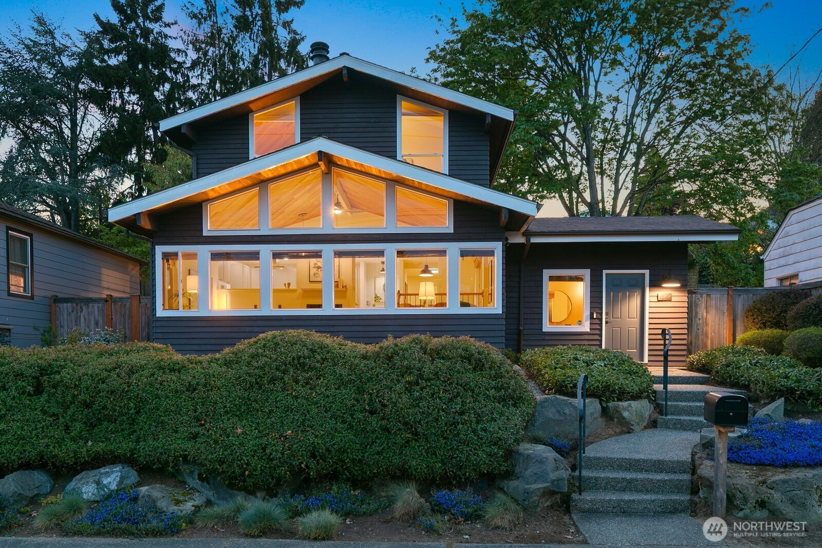 3219 34th Avenue W, Seattle, WA 98199