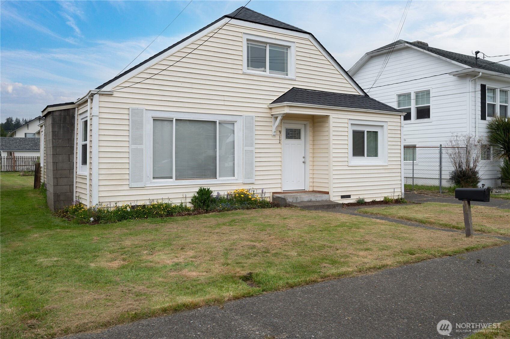 912 1st Street, Hoquiam, WA 98550
