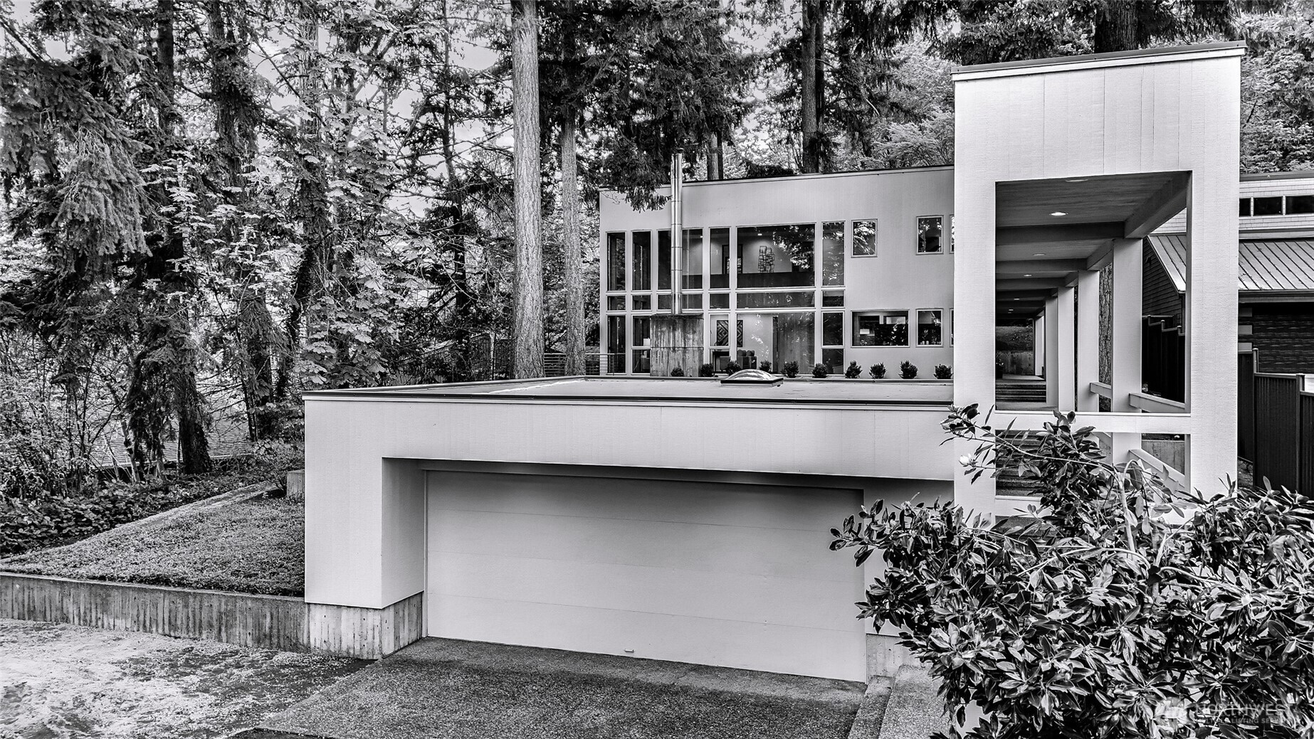 2261 W Lake Sammamish Parkway SE, Bellevue, WA 98008