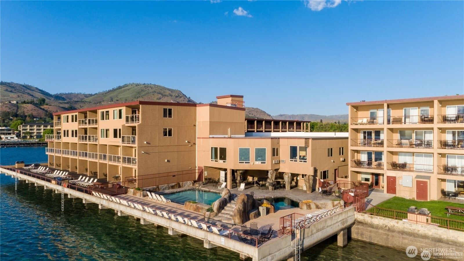 322 W Woodin Avenue, Chelan, WA 98816