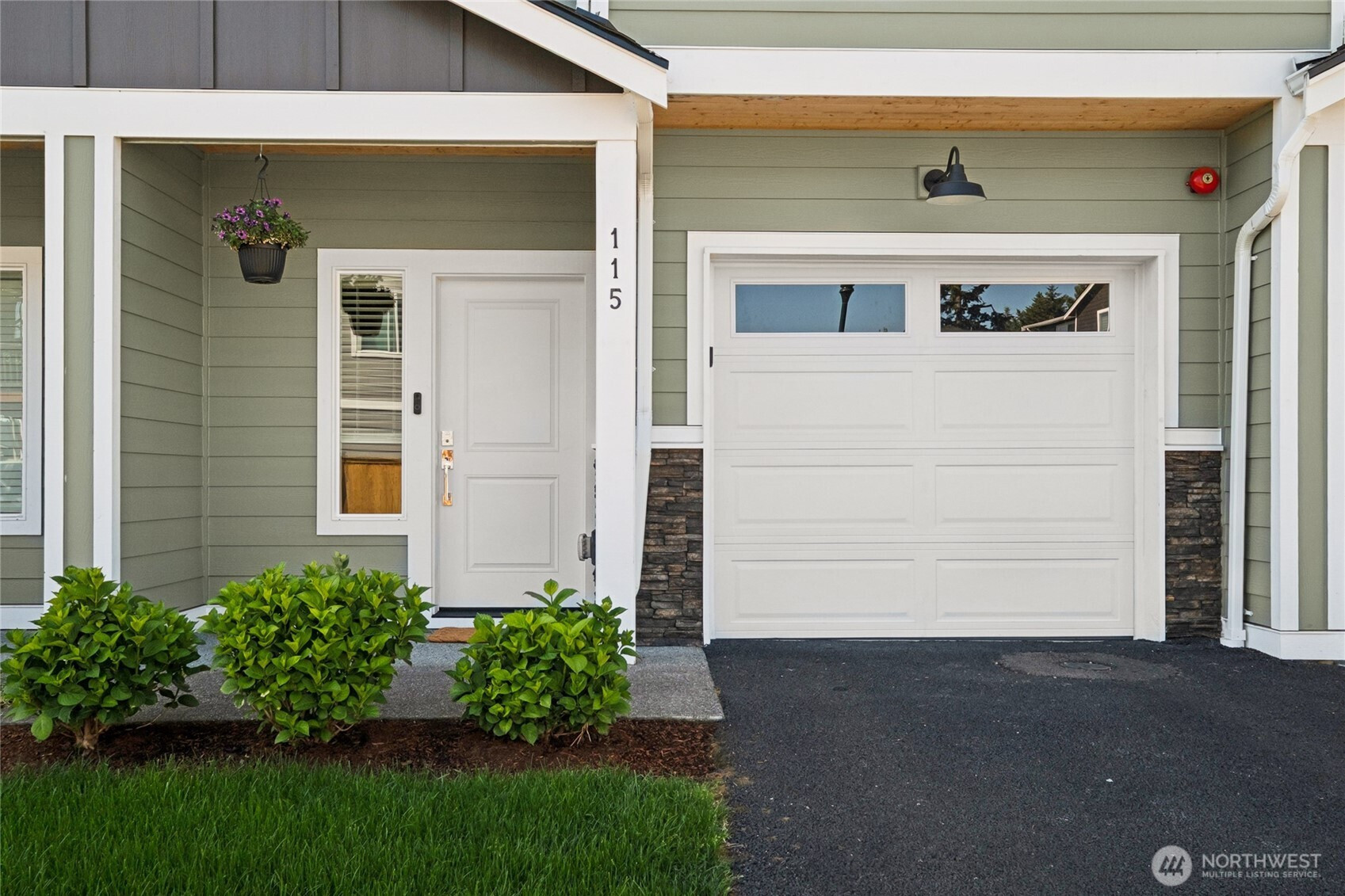 115 SW 181st Place, Normandy Park, WA 98166