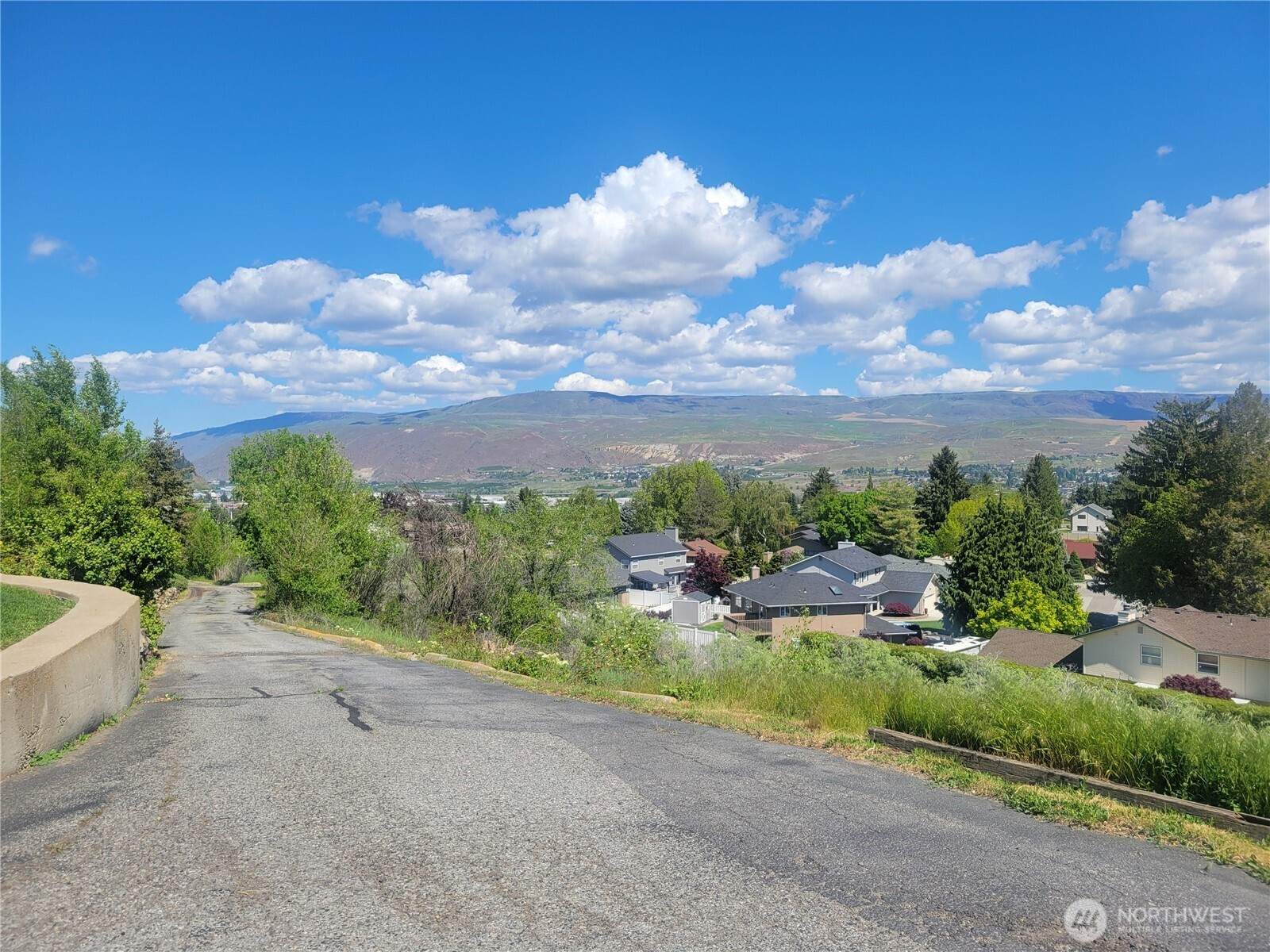 1823 North Road, Wenatchee, WA 98801
