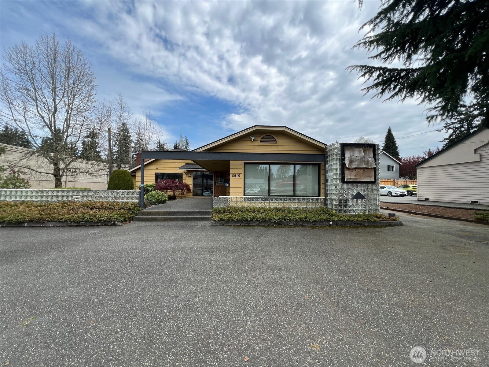 6915 Evergreen Way, Everett, WA 98203