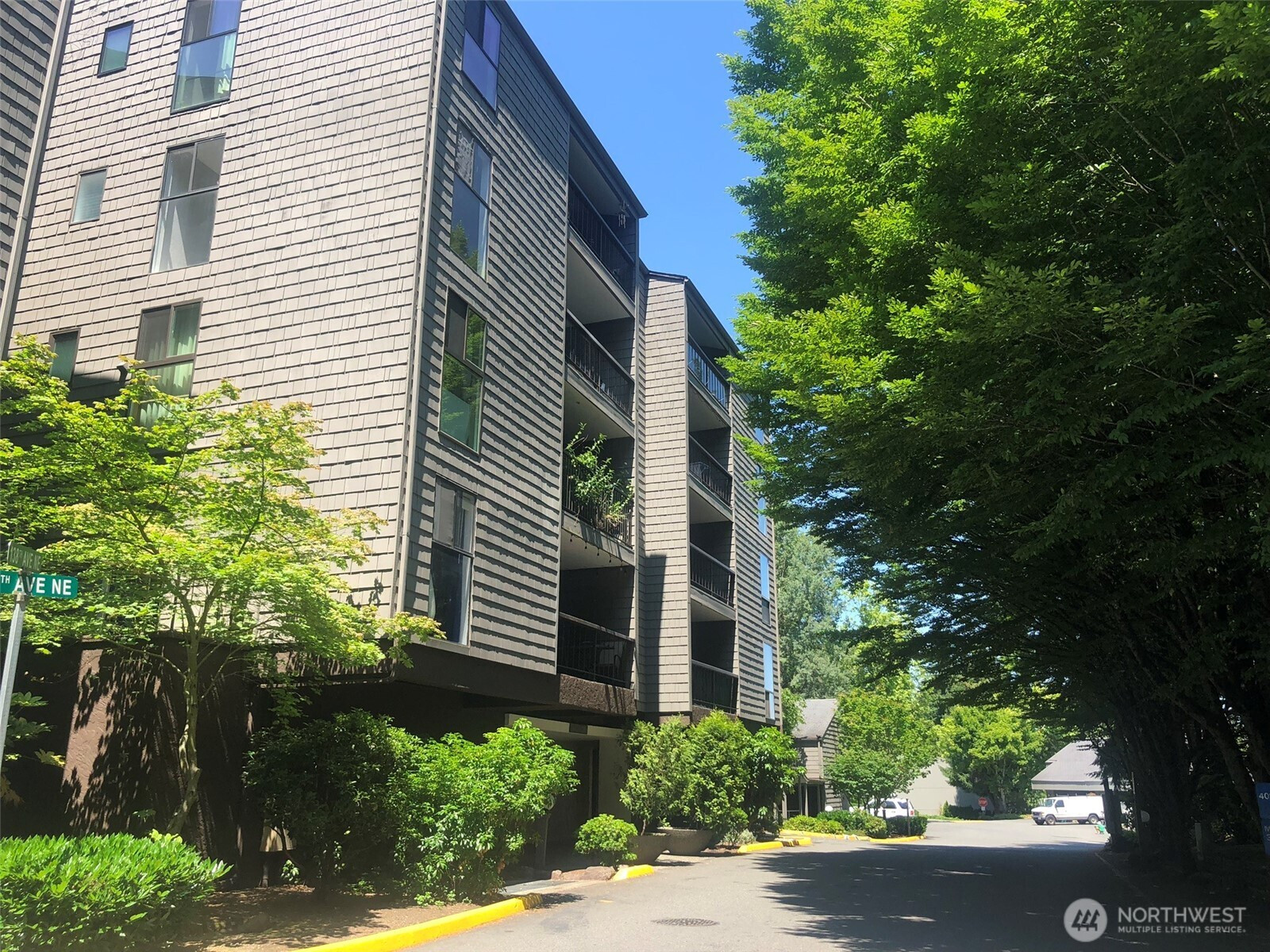 6479 137th Avenue NE, Redmond, WA 98052