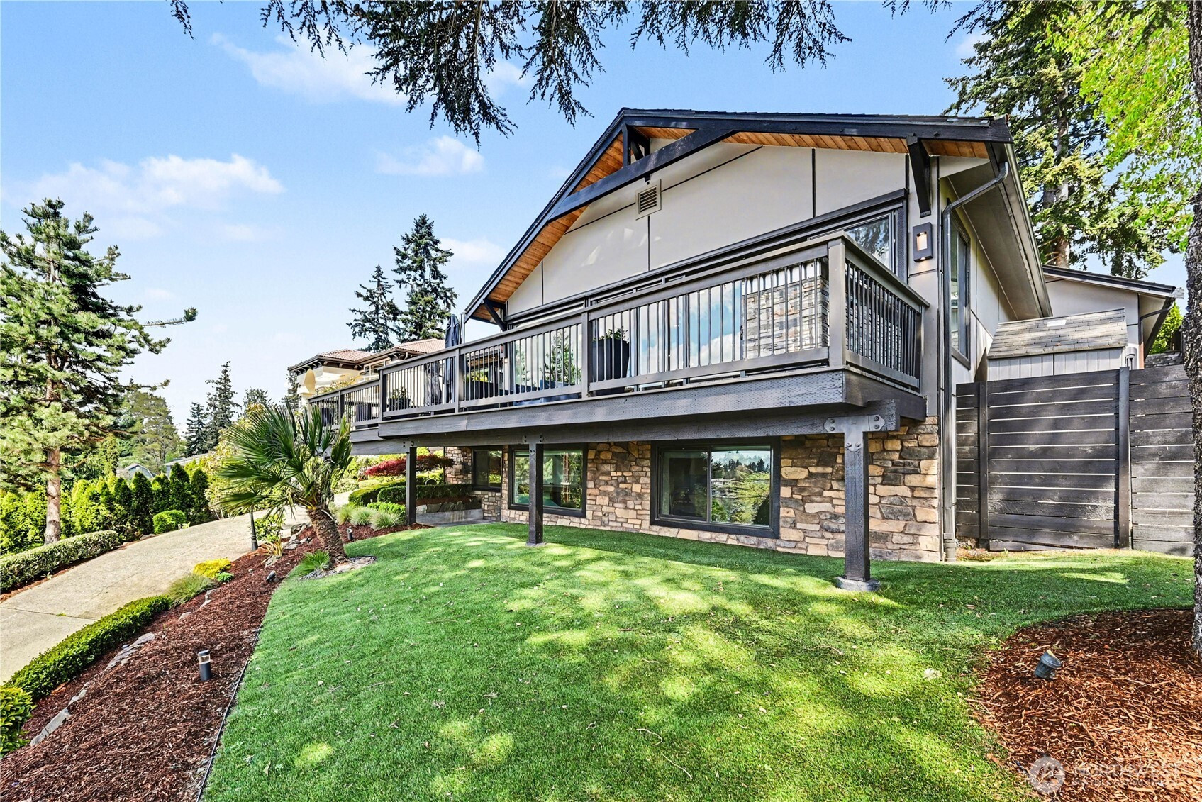 9544 Lake Washington Boulevard NE, Bellevue, WA 98004